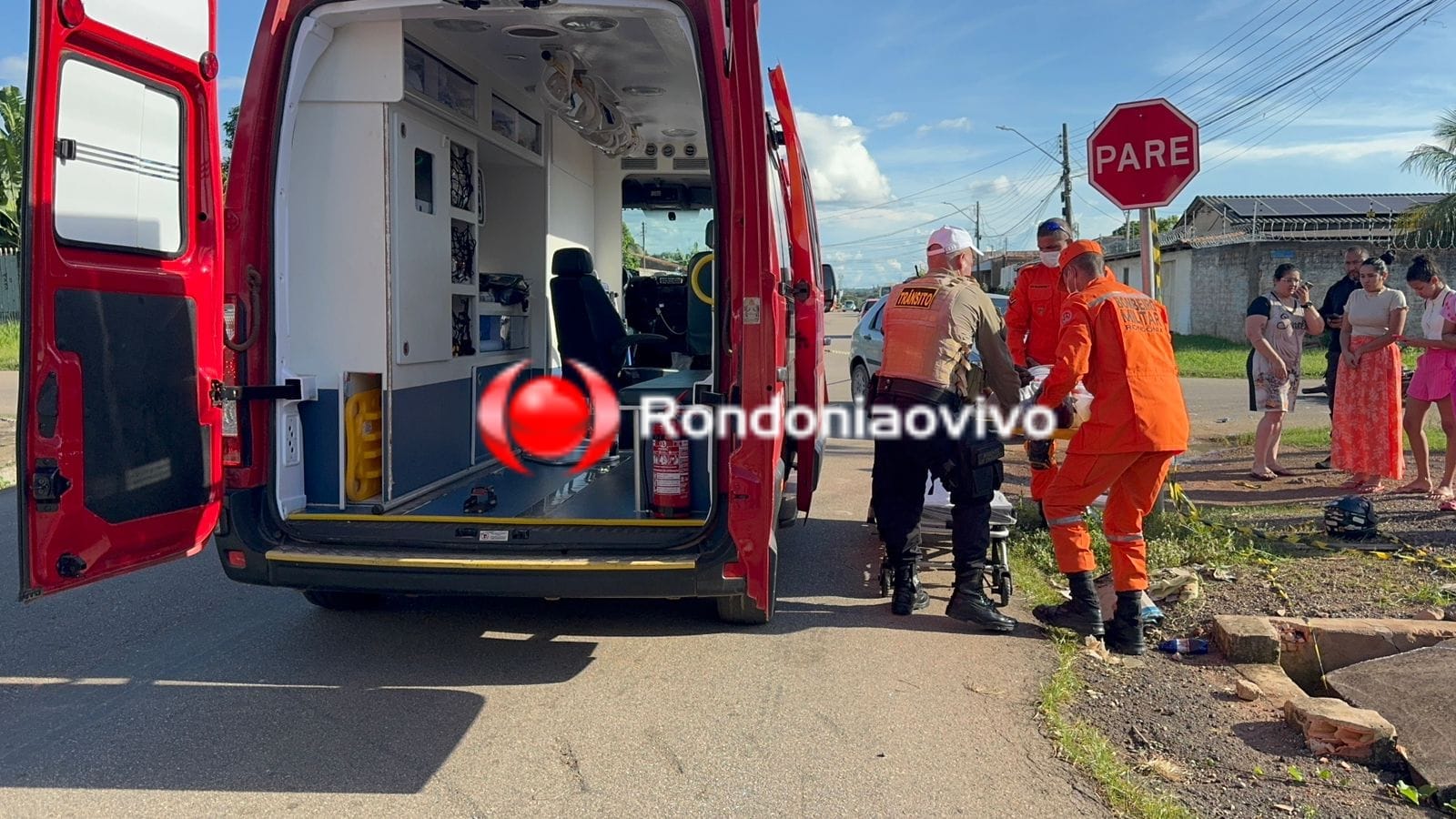 URGENTE: Motociclista fica gravemente ferido após avançar preferencial