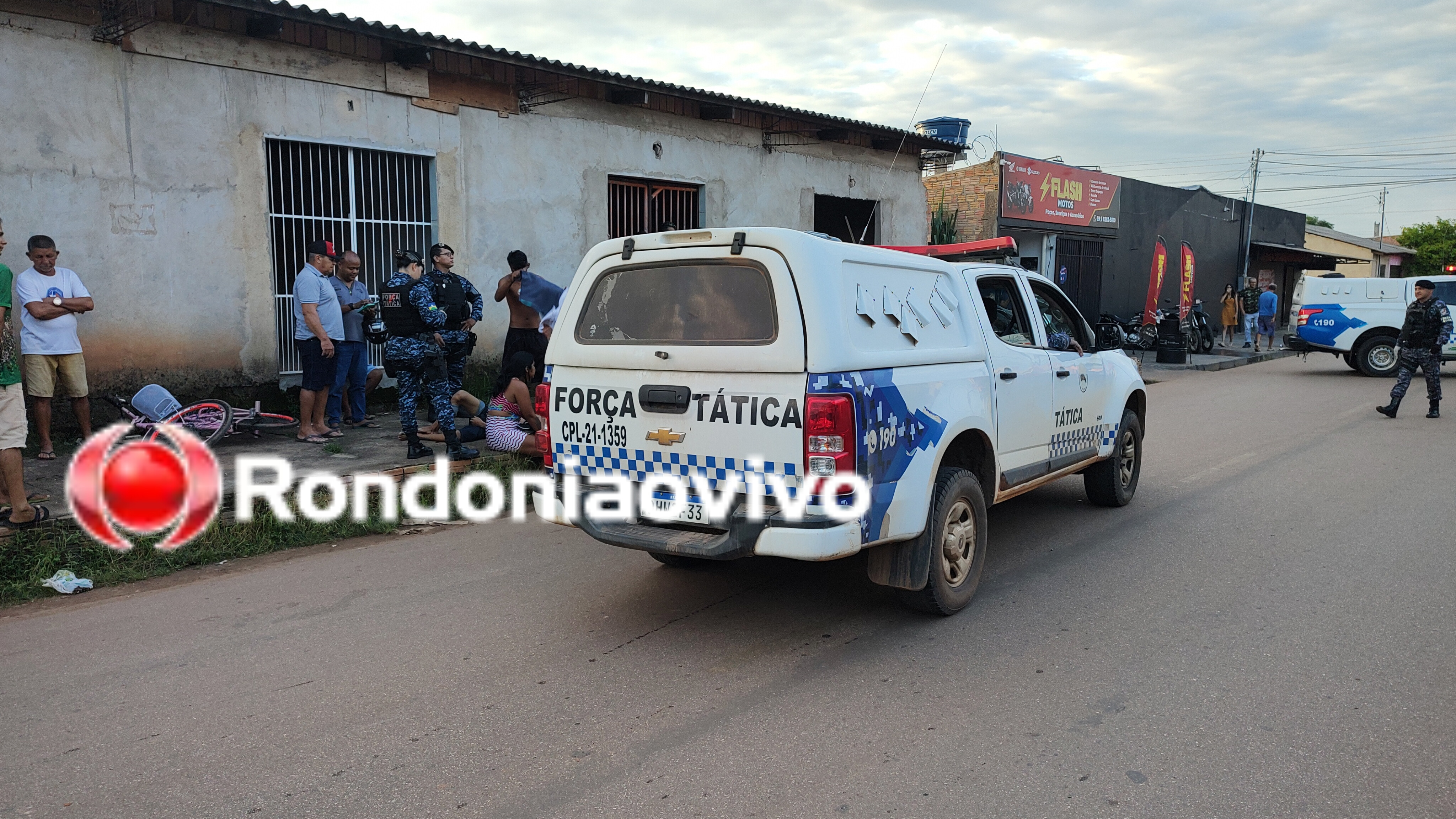 TERCEIRA DO DIA: Jovem de bicicleta é atacado a tiros na Rua Daniela