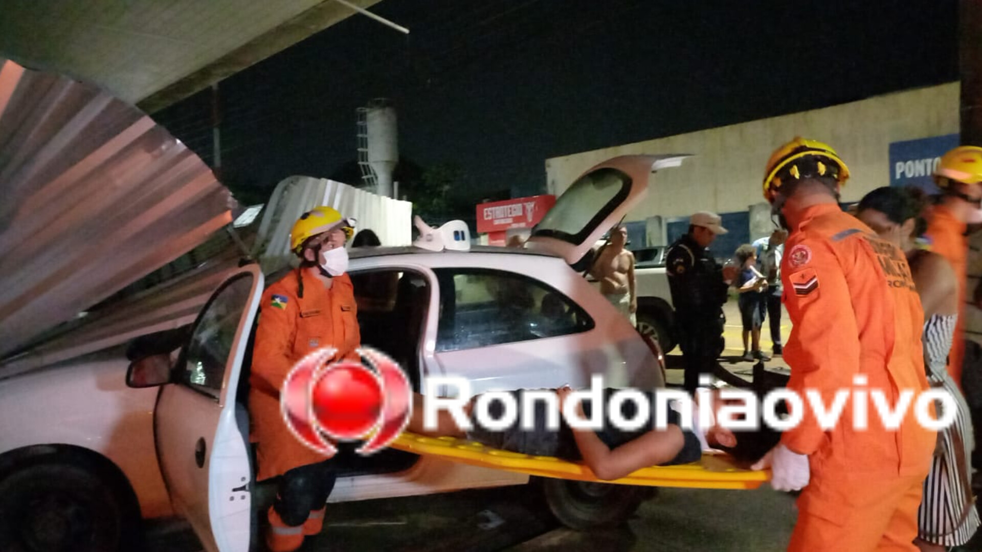 URGENTE: Criança fica ferida em grave batida entre carros na Dom Pedro II