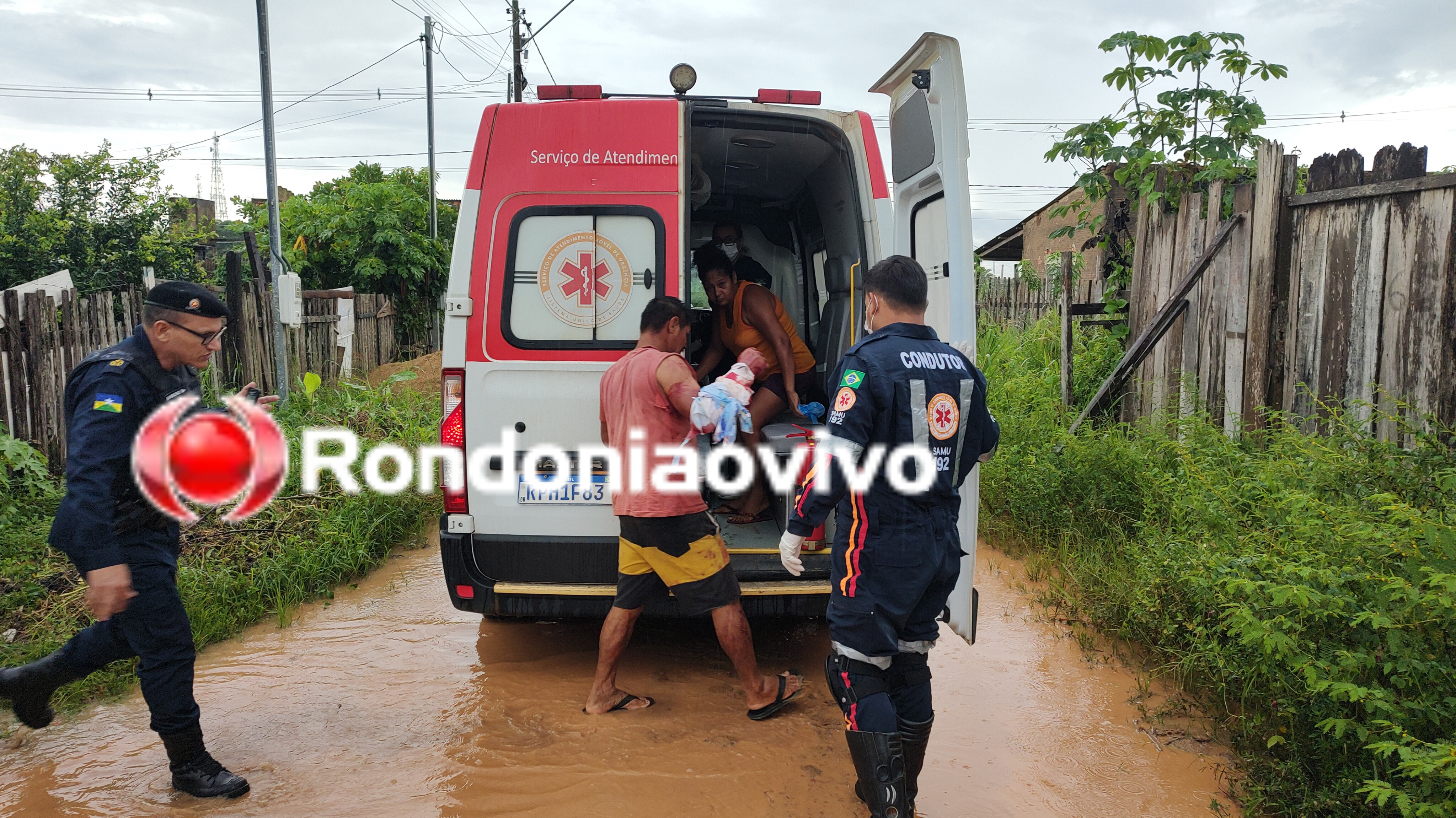 NO BAR: Mulher ataca marido com golpe de gargalo de garrafa durante bebedeira 