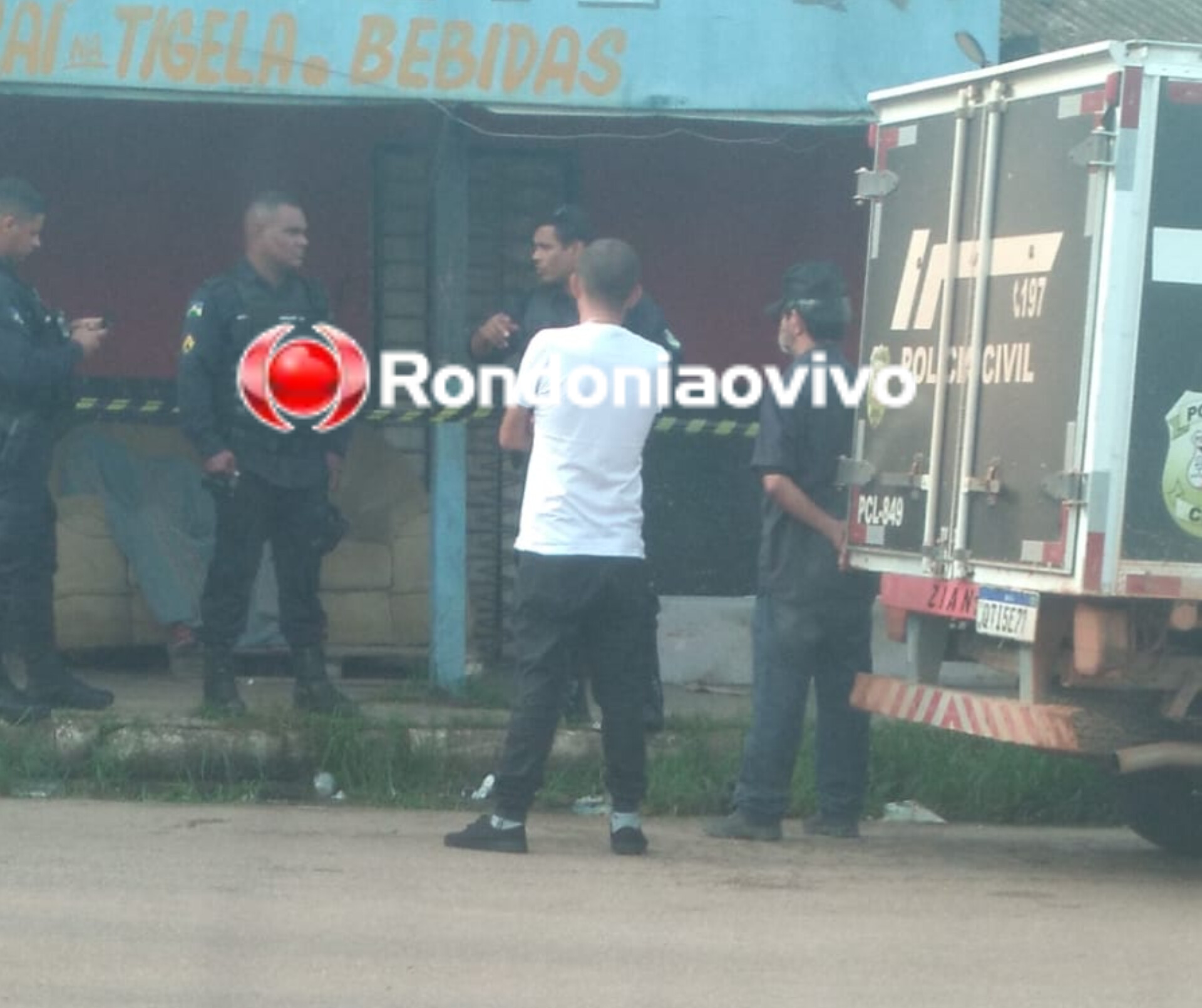 CAI N'ÁGUA: Homem de 31 anos é encontrado morto sentado no sofá de calçada 