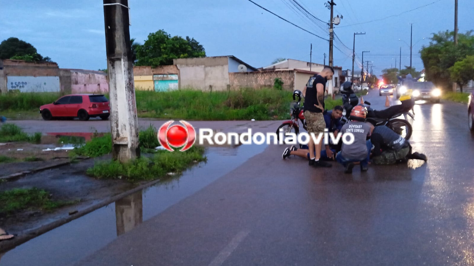 URGENTE: Colisão entre moto e carro deixa jovem em estado grave