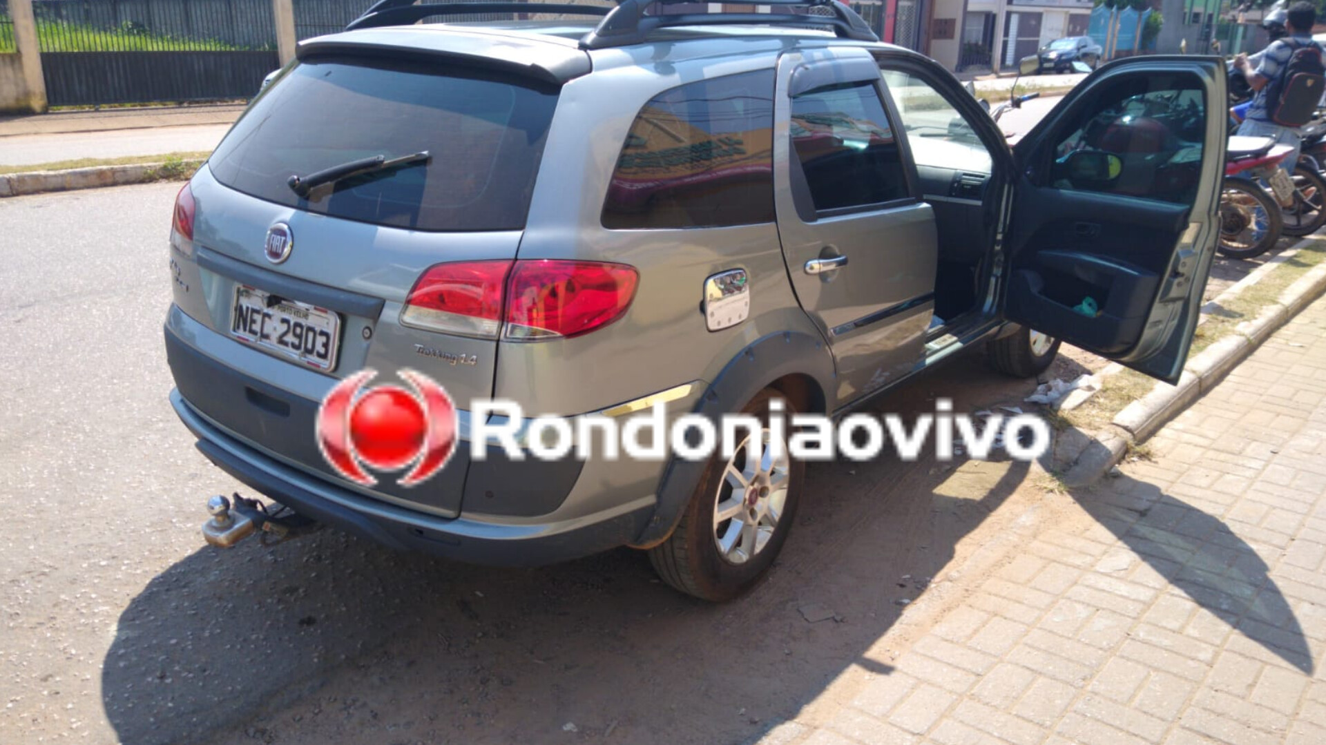 AMARRADO: Bandidos colocam arma na cabeça e boca de idoso durante roubo de carro 