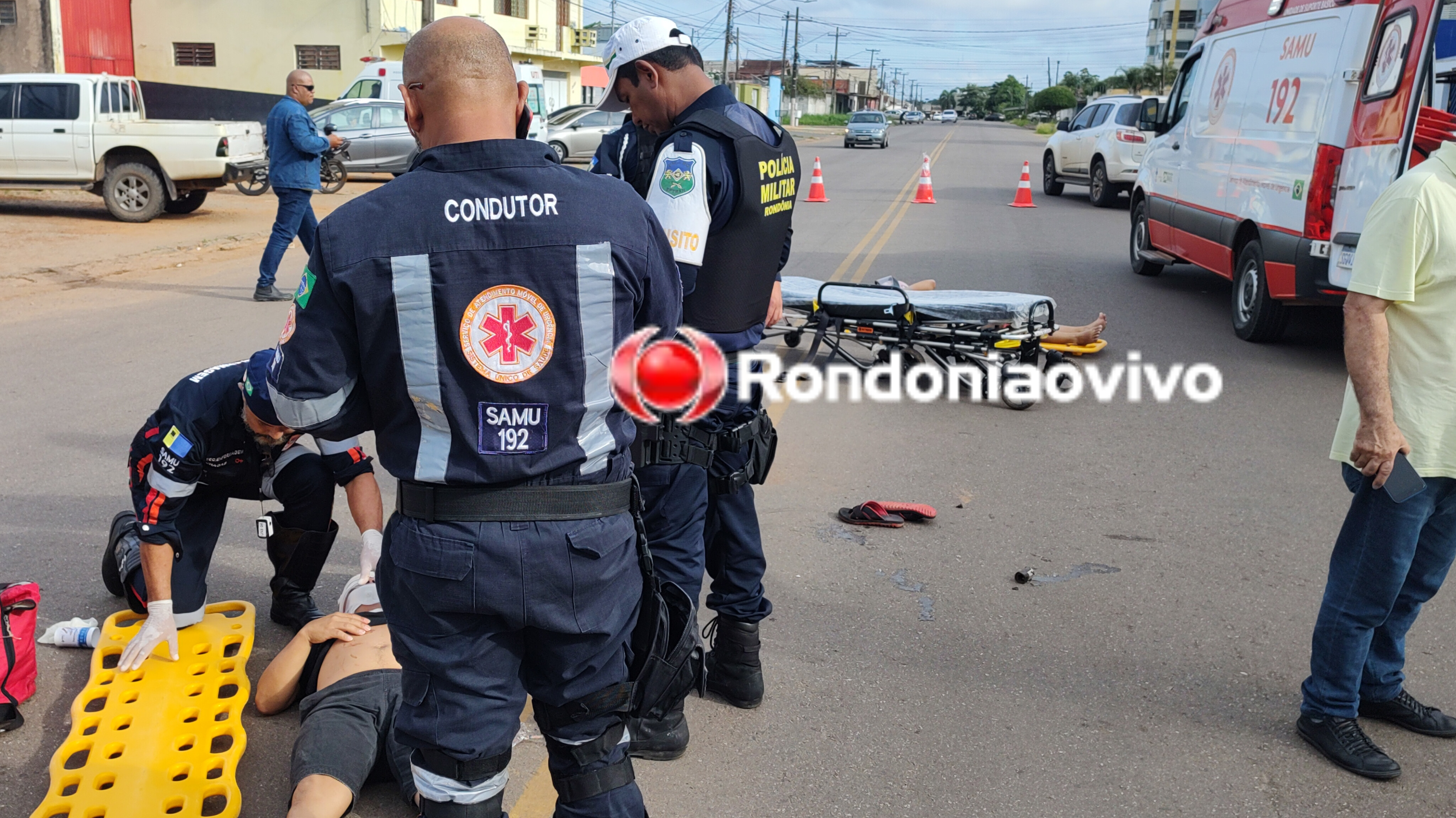 VÍDEO: Motorista de App faz retorno proibido e causa grave acidente com casal