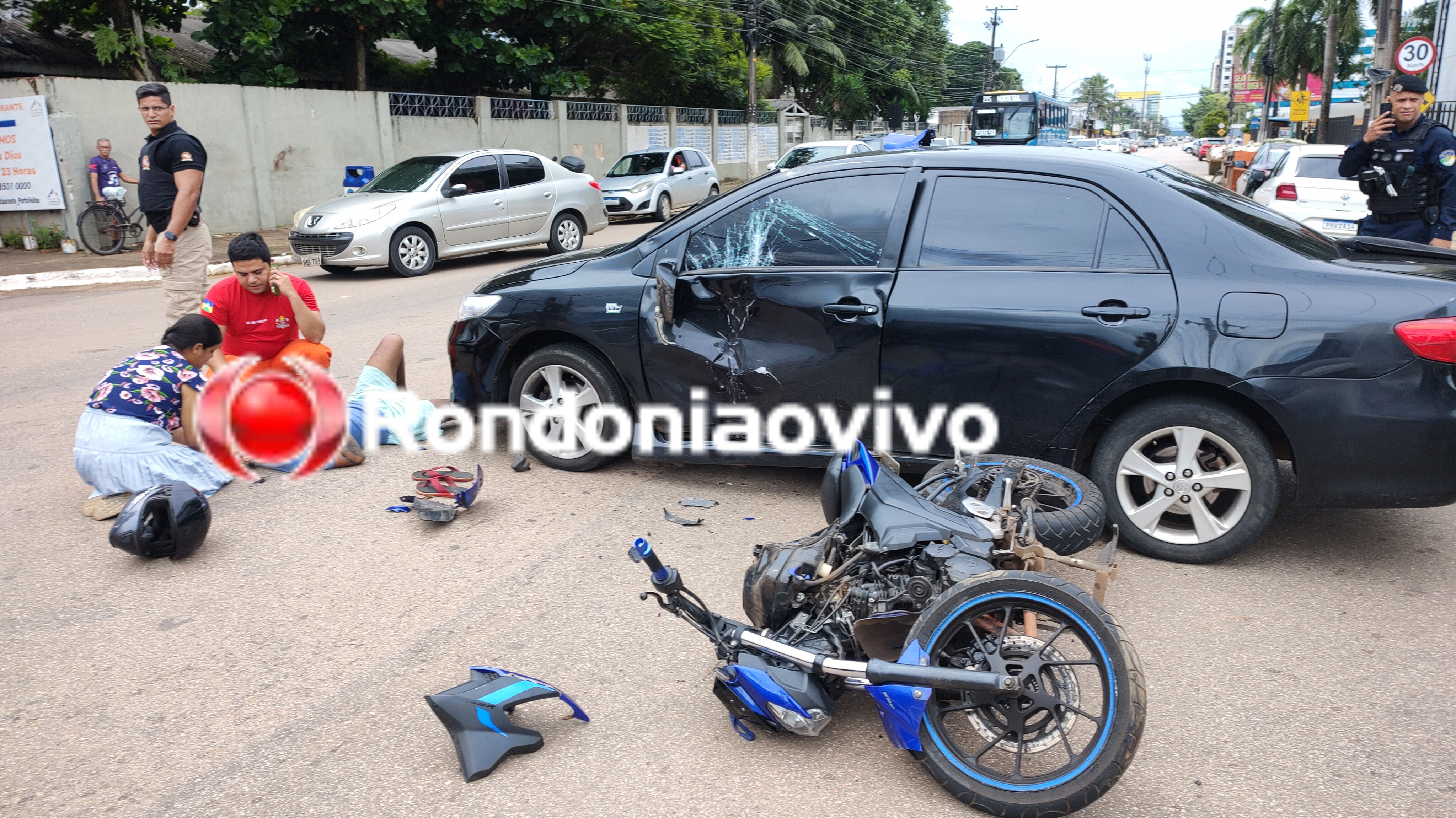 VÍDEO: Duas pessoas ficam feridas em grave acidente na Farquar