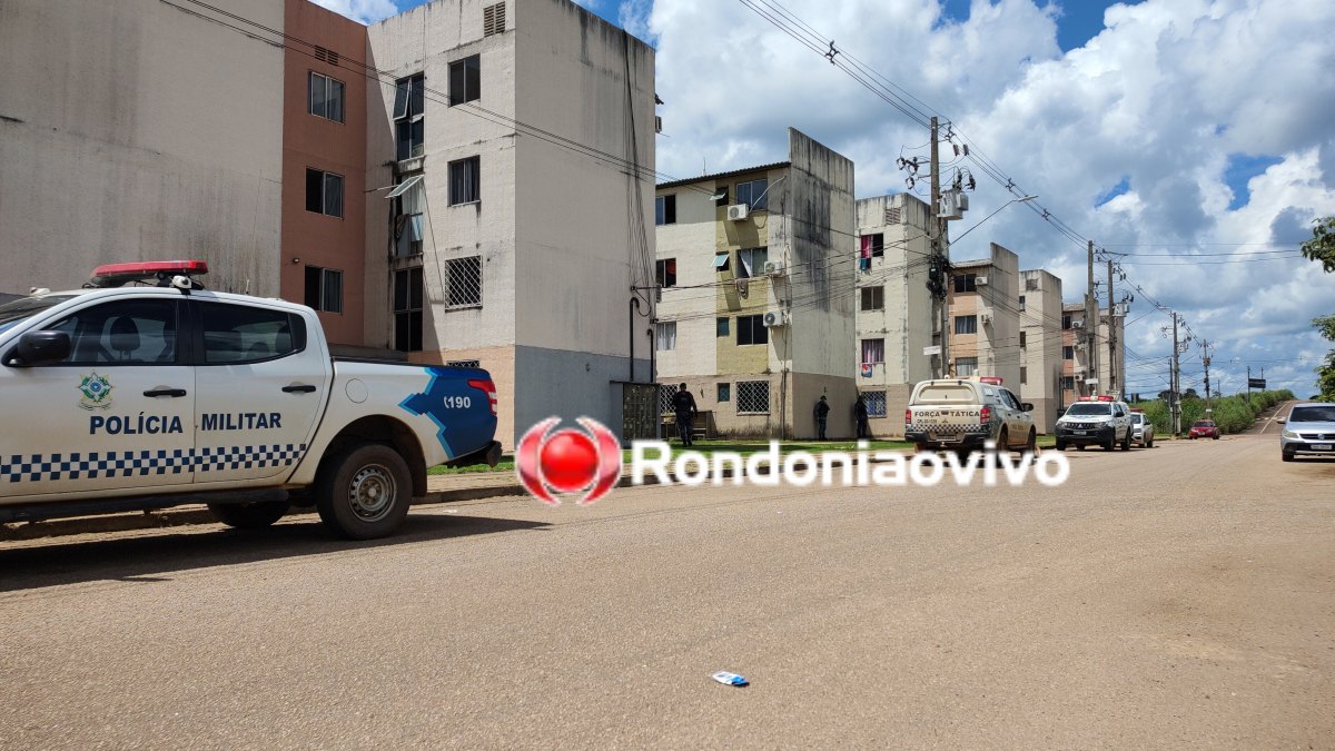 NO CONDOMÍNIO: Grupo criminoso espanca acusado de agredir mulher e ameaçar matar a mãe 