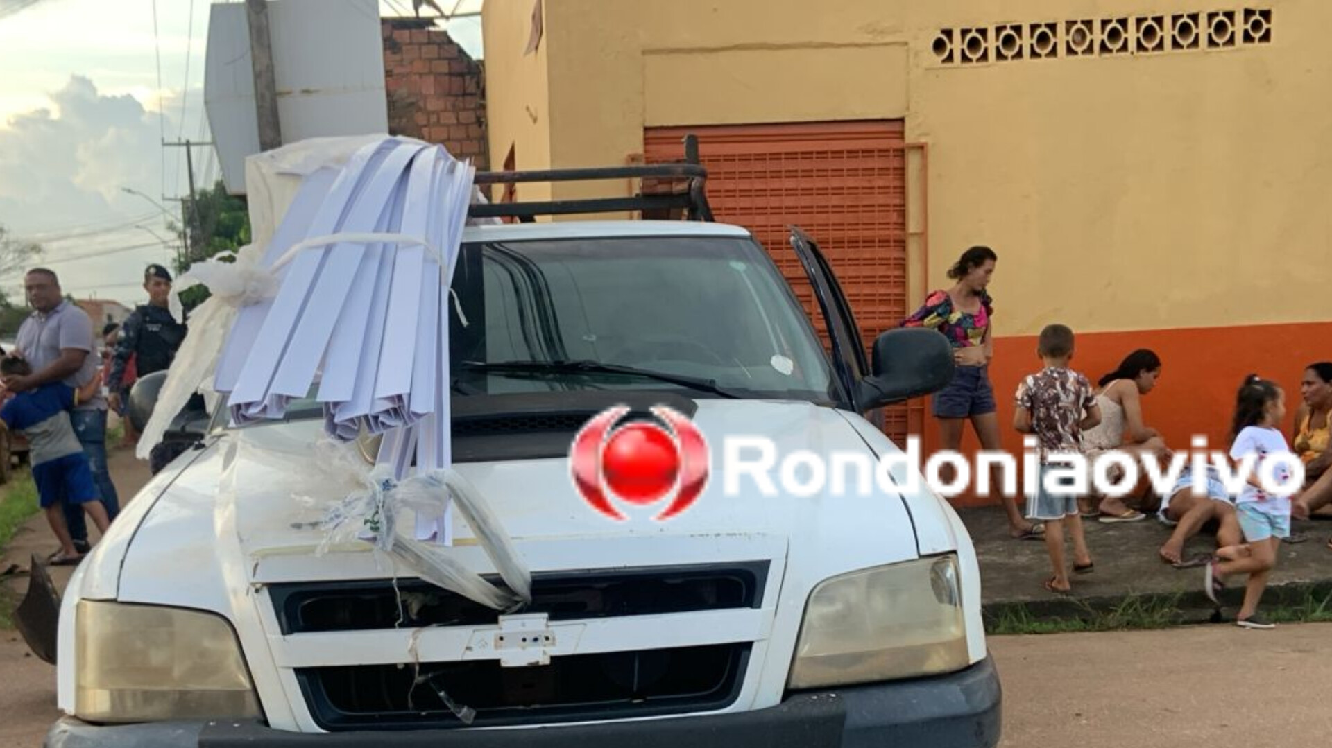 PERIGO: Pedestre é atropelada após grave batida entre veículos 