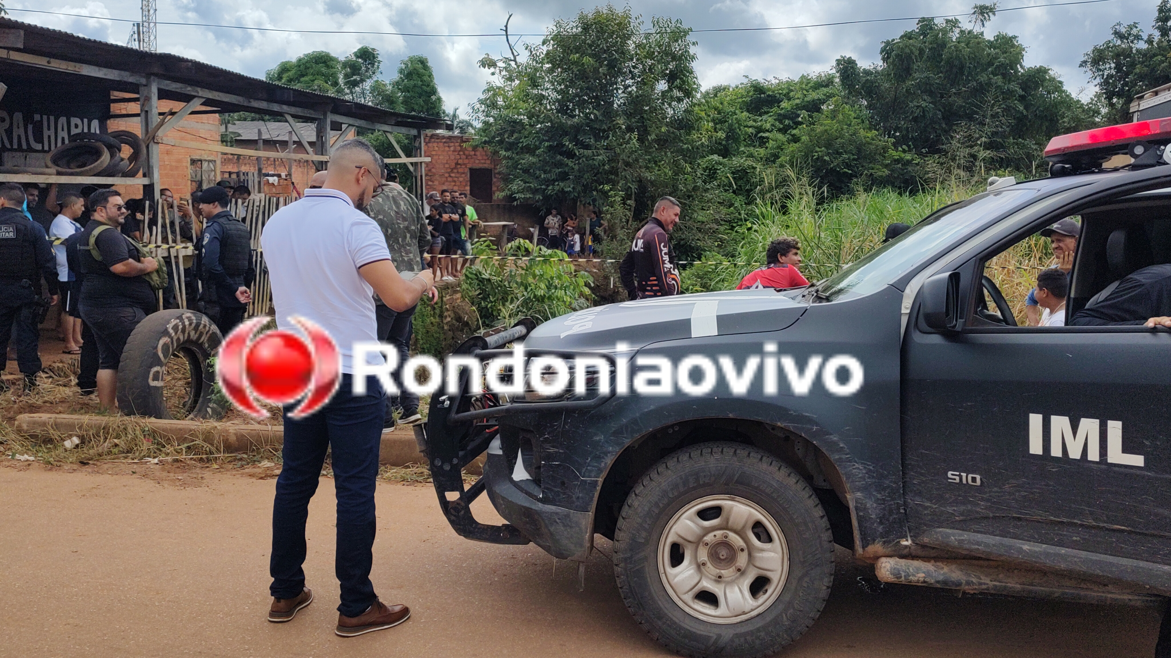 VÍDEO: Corpo de homem é encontrado jogado em vala na zona Leste