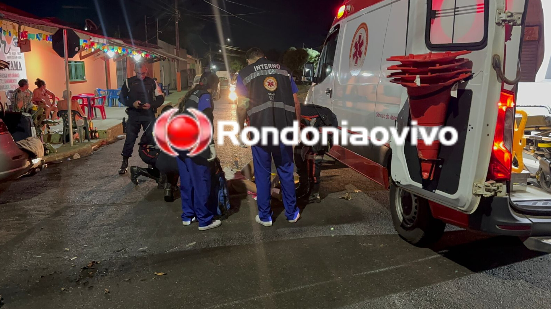 URGENTE: Passageira de moto sofre grave fratura após colisão; piloto é preso com drogas 
