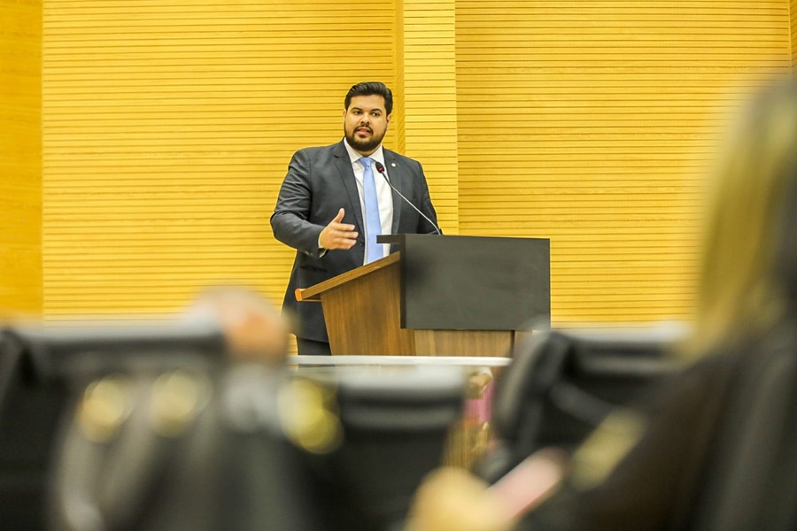 DEPUTADO: Jean Oliveira apoia campanha Outubro Rosa, de prevenção ao câncer de mama