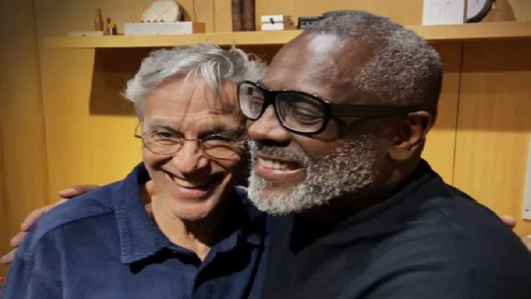 MÚSICA: Acolhido pela esquerda, pastor Kleber Lucas critica fanatismo religioso