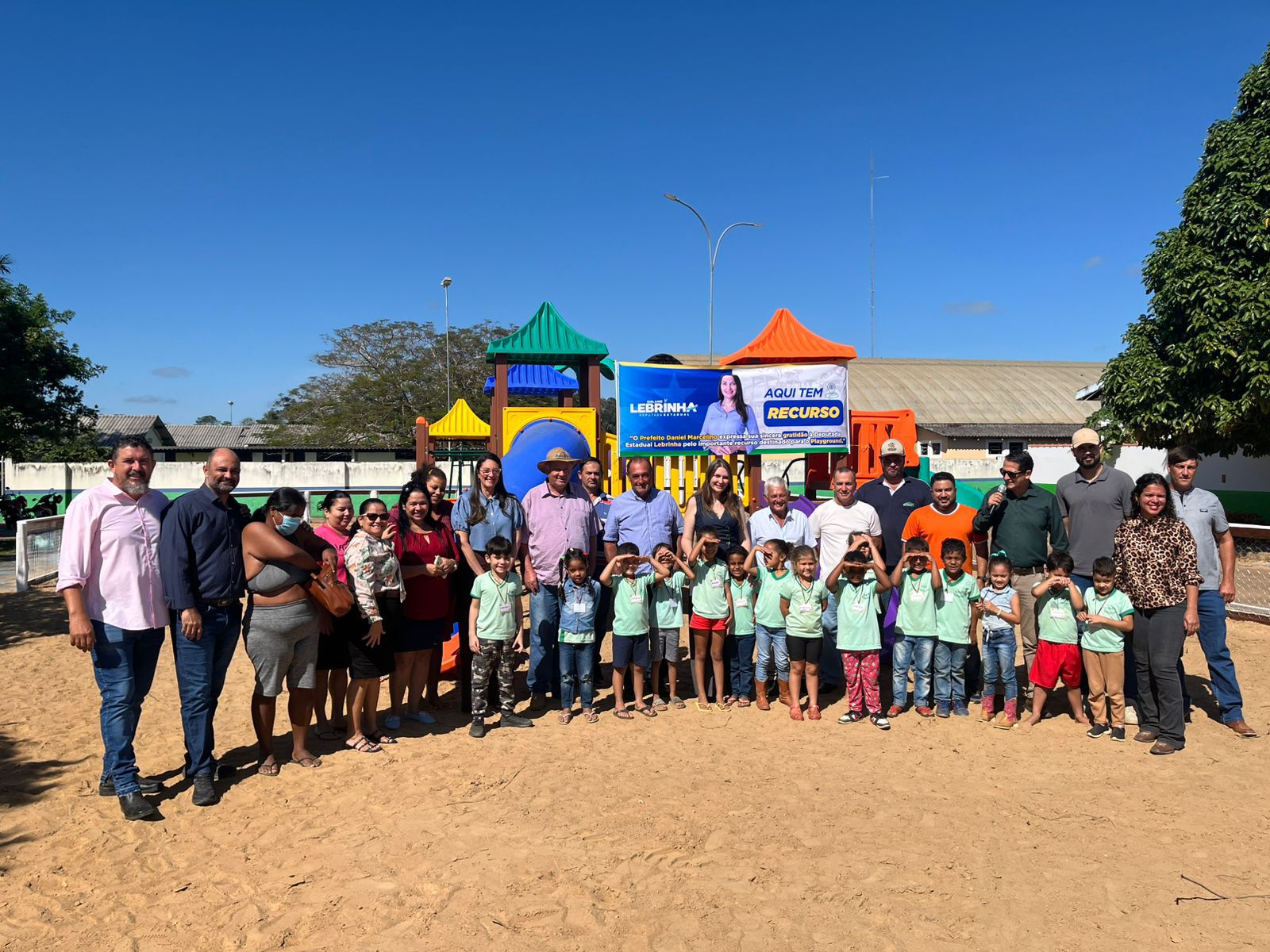 LEBRINHA: Deputada entrega playground e R$ 400 mil para a saúde em Cacaulândia