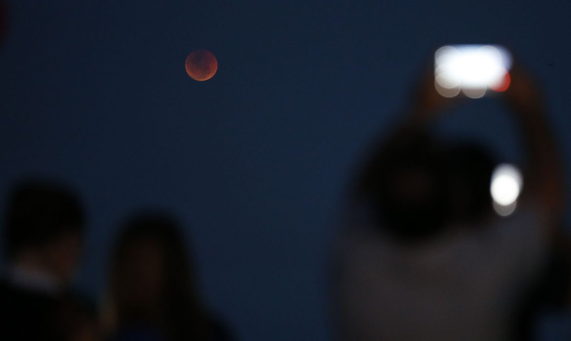 RARIDADE: Fim de semana terá Lua de Sangue “triplamente especial”