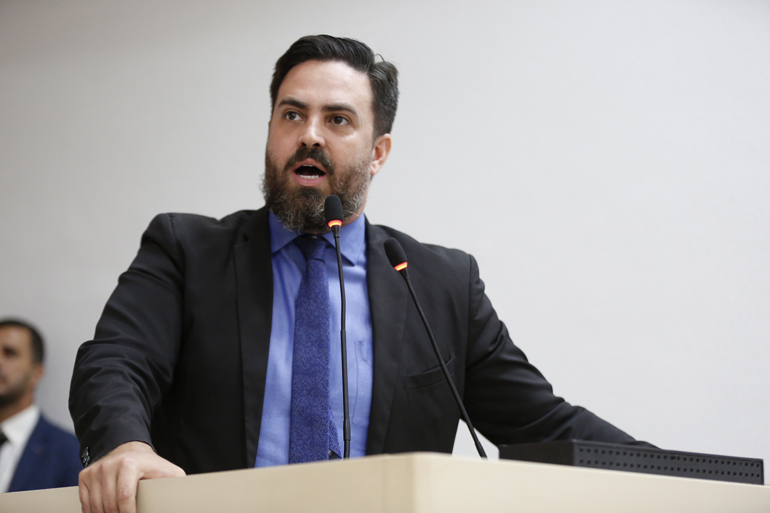 Léo Moraes indica recuperação de rua no Bairro Canaã na capital