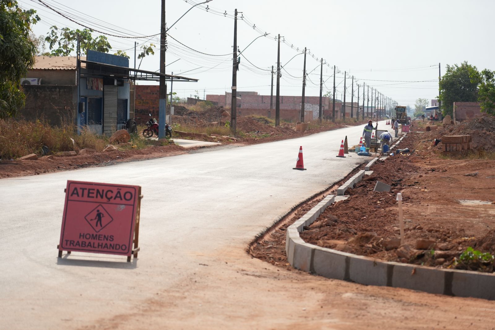 INFRAESTRUTURA: Em nova etapa, avenida Calama recebe meio-fio e sarjeta