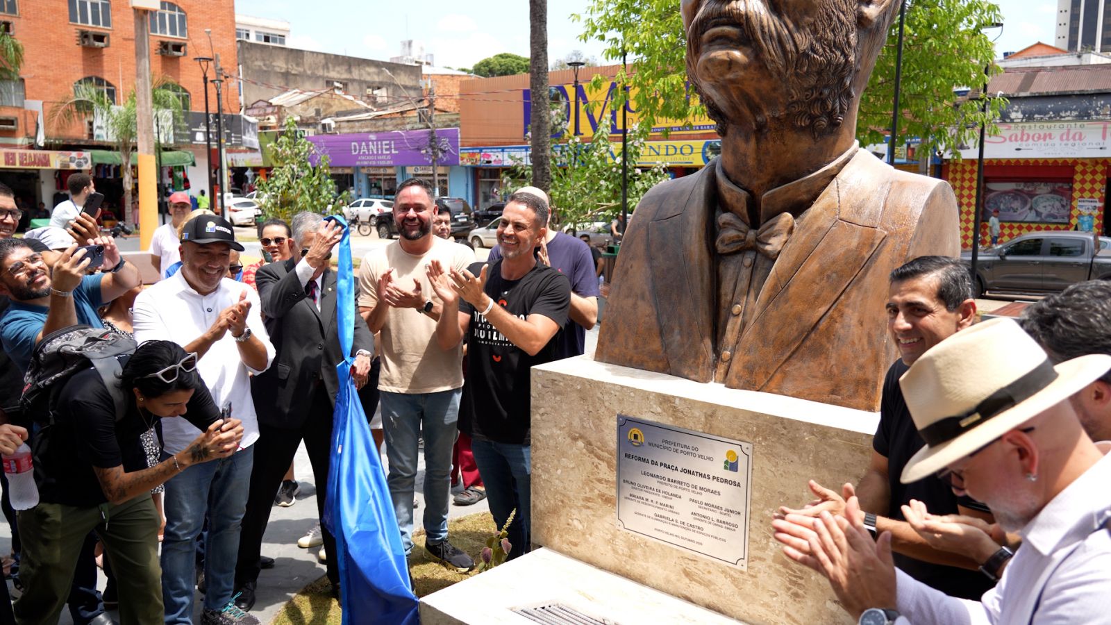 EM TEMPO RECORDE: Praça Jonathas Pedrosa é entregue à sociedade durante aniversário da capital