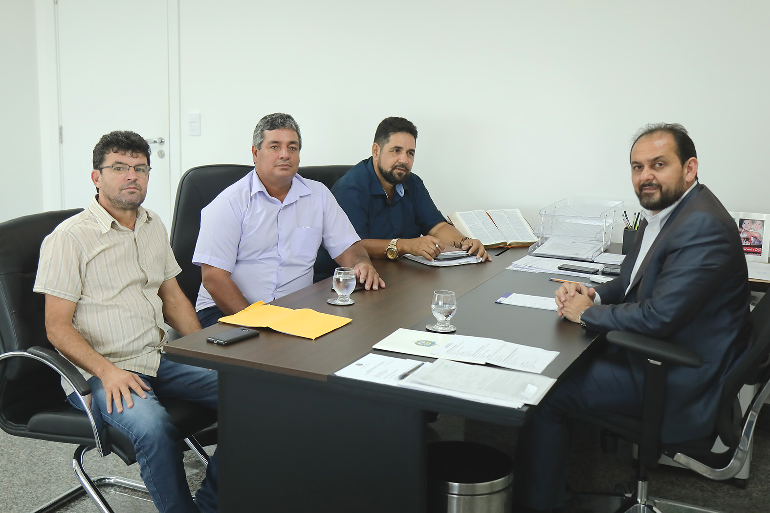 SOLICITAÇÕES:  Presidente da Assembleia recebe vereadores de Alvorada do Oeste