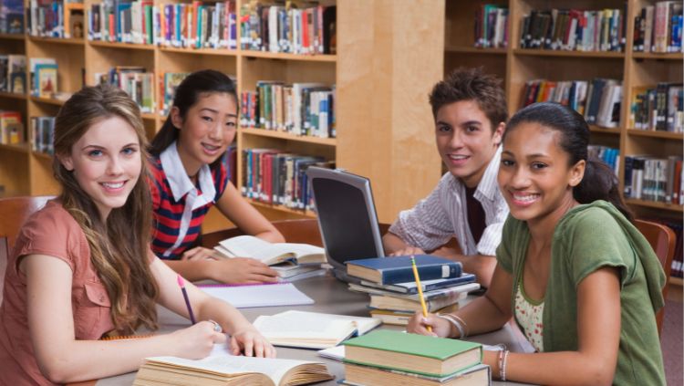 INCENTIVO À LEITURA: Bibliotecas públicas e comunitárias terão acervos atualizados graças a acordo entre MEC e MinC