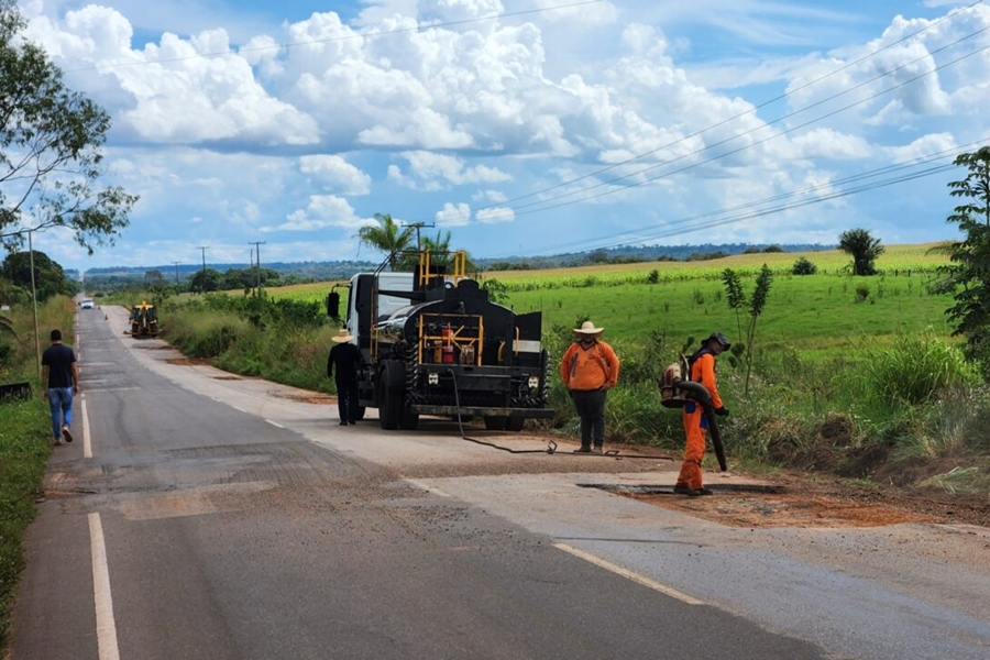 MANUTENÇÃO: Governo de RO avança na recuperação de 22 quilômetros da RO-010
