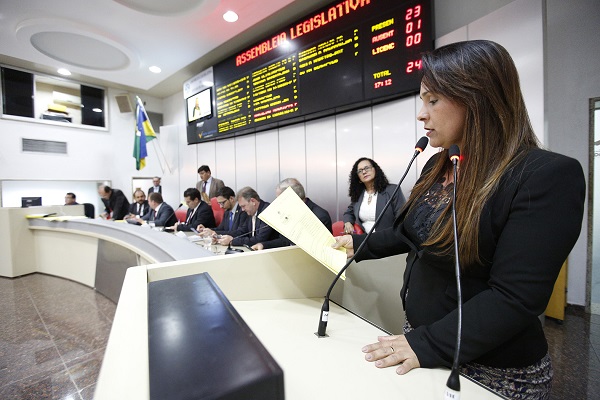 NECESSIDADE: Rosangela Donadon indica ao DER melhorias em linhas rurais