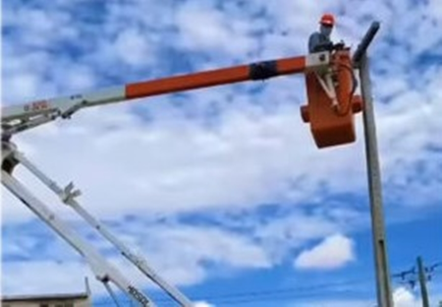 EDIMILSON DOURADO: Vereador fiscaliza serviço no campo do residencial Morar Melhor