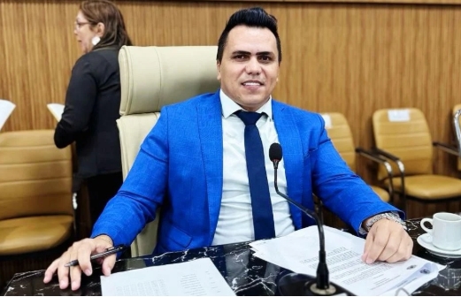 EDIMILSON DOURADO:: Vereador reforça cobrança por asfaltamento de ruas no Bairro Castanheira