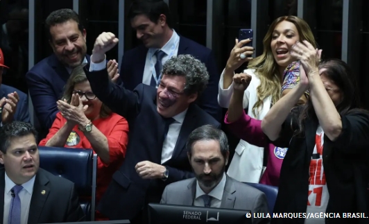 DECISÃO: Senado aprova fim da escala 6x1 e redução da jornada de trabalho