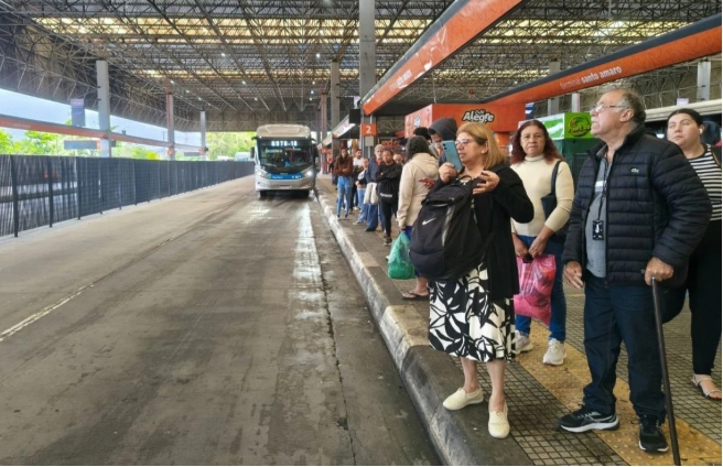 ELEIÇÕES 2026: TRE determina 100% da frota, mas eleitores denunciam demora de ônibus