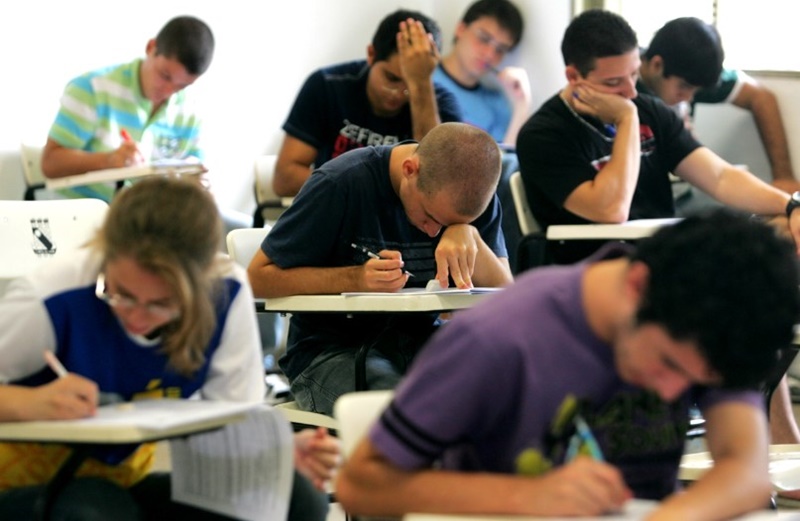 OPORTUNIDADE: Universidade lança edital com 1.400 vagas e salários de até R$ 5,2 mil