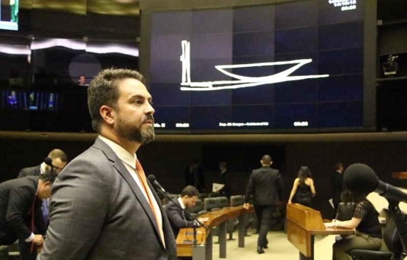 VEÍCULOS: Léo Moraes vai pedir ao Detran que adote sistema de transferência digital