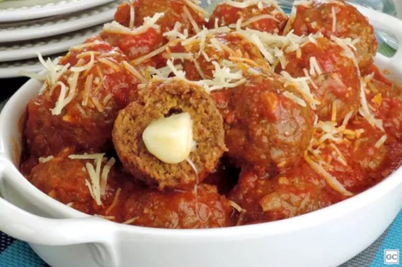 DELÍCIA: Aprenda a fazer deliciosas almôndegas ao molho