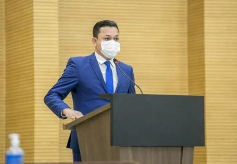 INFRAESTRUTURA: Isaque Machado tem pedido atendido para reparação da rua Pirapitinga