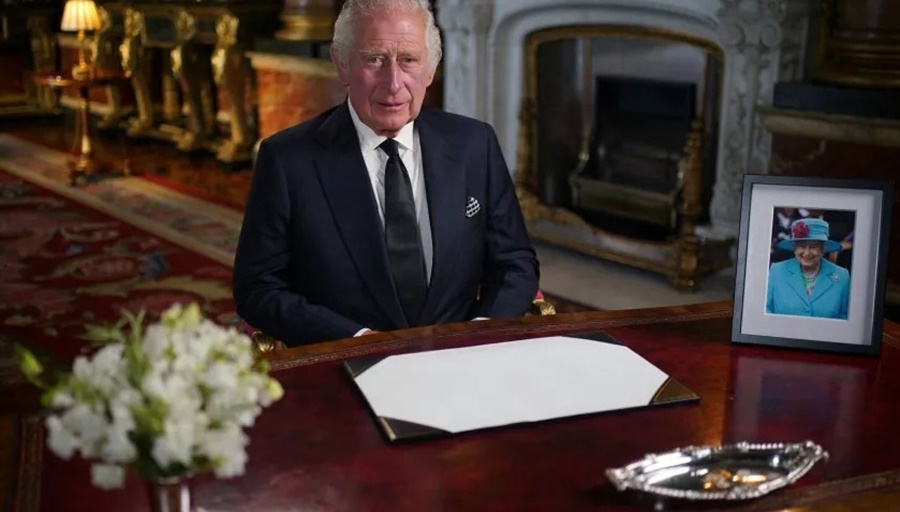 NOVO REI: Charles faz discurso onde homenageia mãe, Camila e filhos