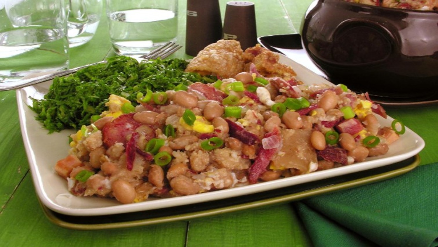 COZINHA: Receita de feijão tropeiro mineiro