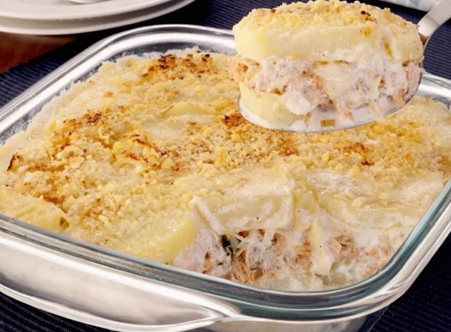 ALMOÇO: Receita de batata em camadas com frango desfiado