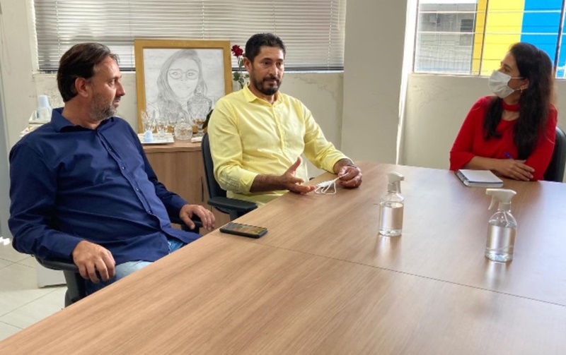 EM PONTA DO ABUNÃ: Márcio Pacele se reúne com a Semed para discutir paralisação das aulas 