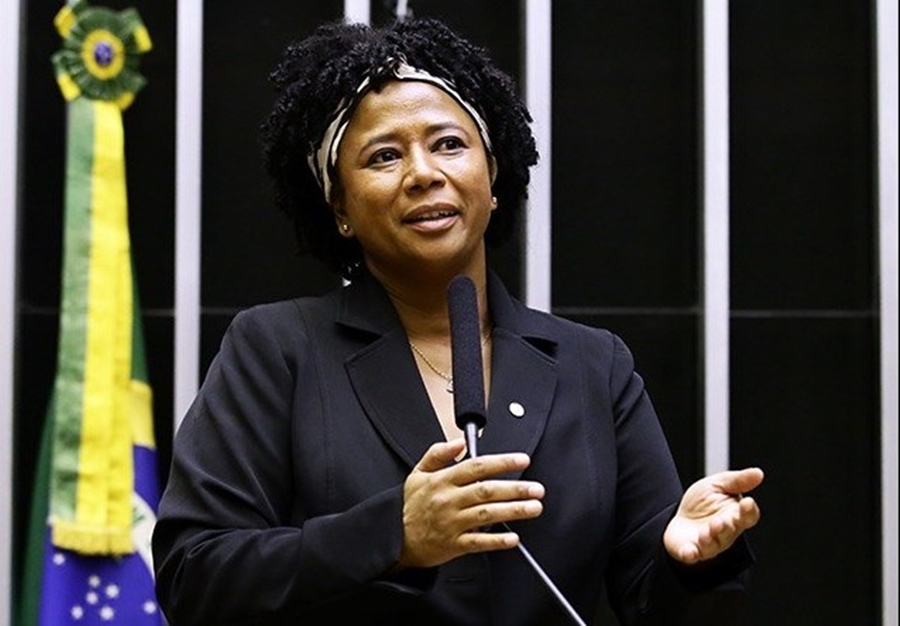 VEJA A NOTA: Depois de assessor de confiança ser preso Silvia Cristina exonera