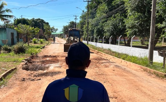 OBRAS: Mais seis ruas recebem serviços de tapa-buracos no bairro Cohab