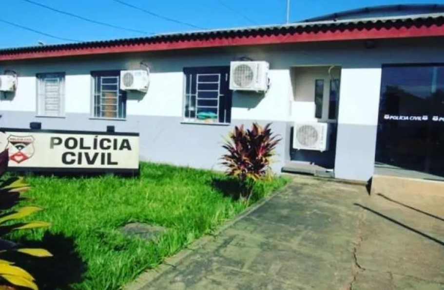 BARRACO: Mulher trans e marido brigam no meio da rua e ambos são presos