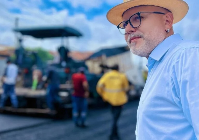 ALEKS PALITOT: Vereador solicita à Prefeitura o recapeamento asfáltico do bairro Nova Floresta