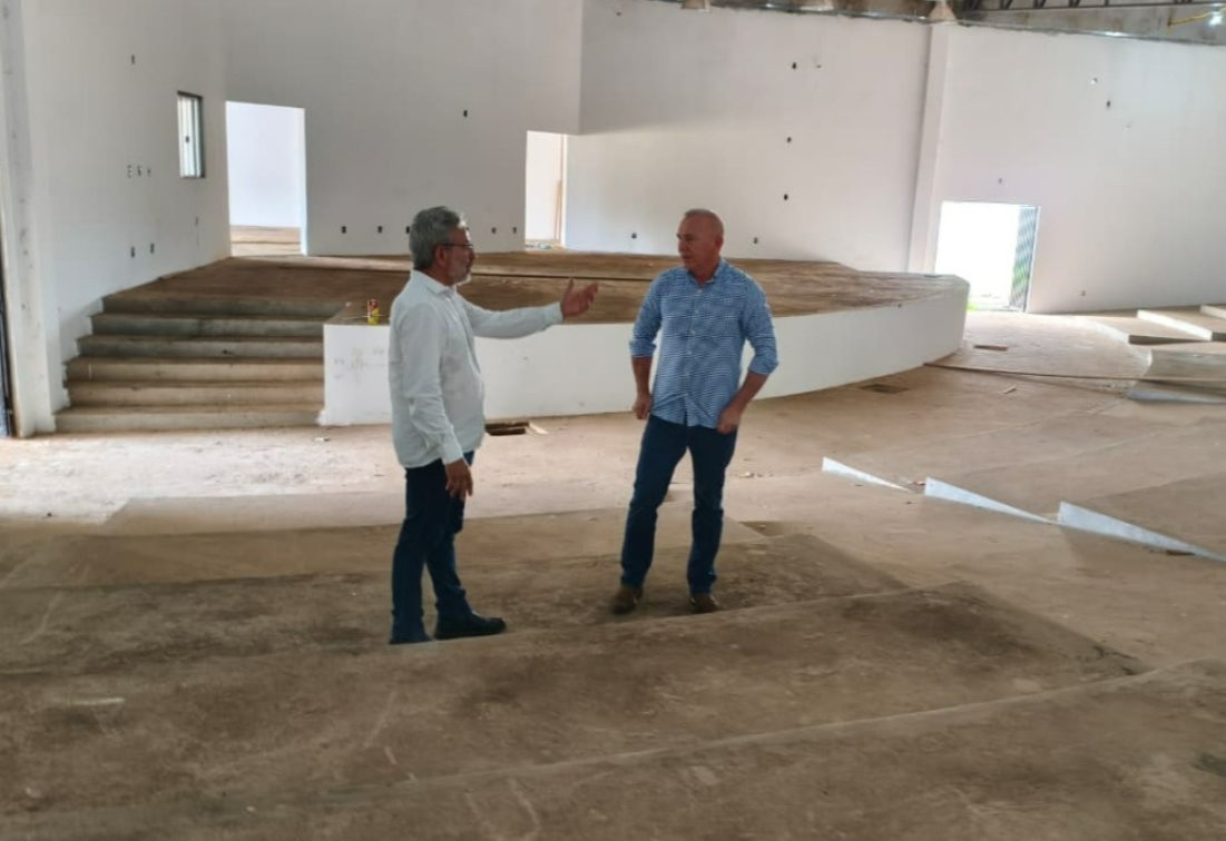 TEATRO MUNICIPAL: Cerejeiras retoma obras após mais de dez anos de paralisações