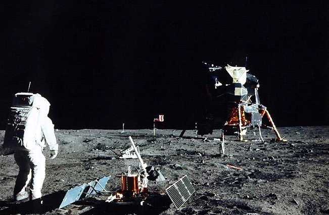 EXTRA-TERRESTRE: NASA teria registrado imagens de vidas na Lua durante missões Apollo
