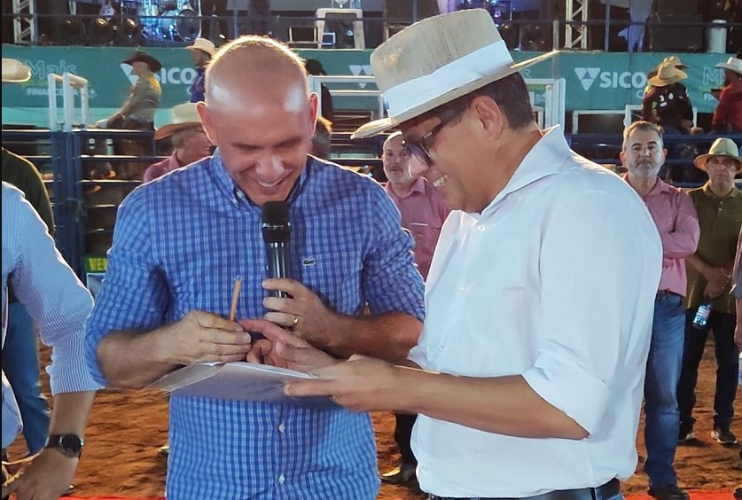 COLORADO DO OESTE: Deputado e prefeito assinam ordem de serviço para construção da ponte