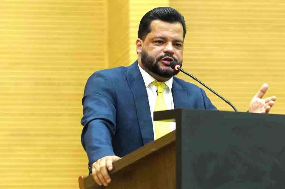 EDEVALDO NEVES: Deputado celebra entrega de 60 embarcações para transporte escolar ribeirinho