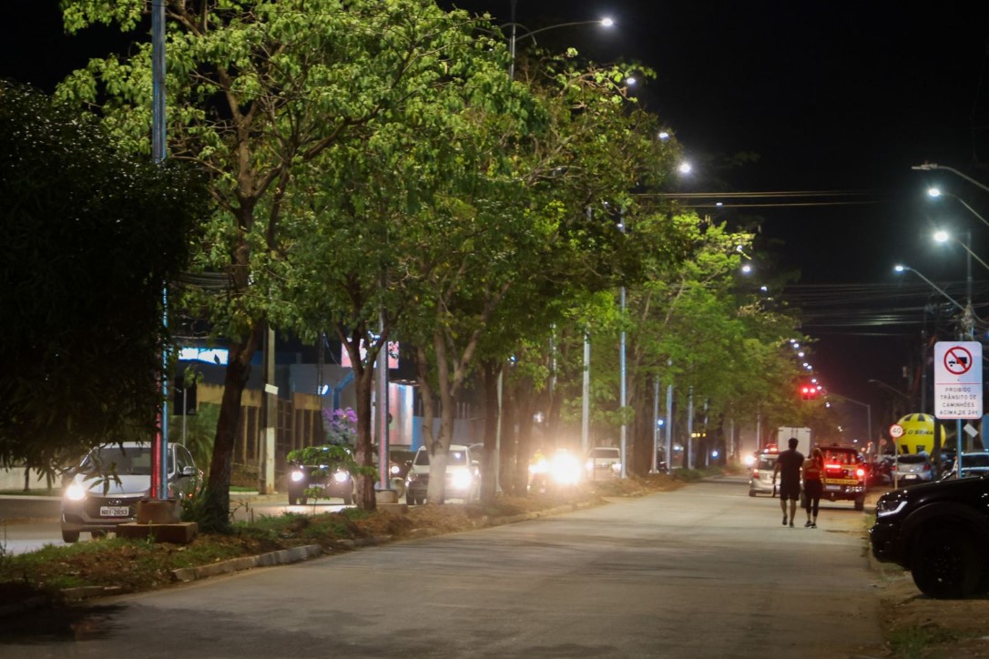 OBRA: Nova iluminação transforma a av. Guaporé em símbolo de segurança e modernidade