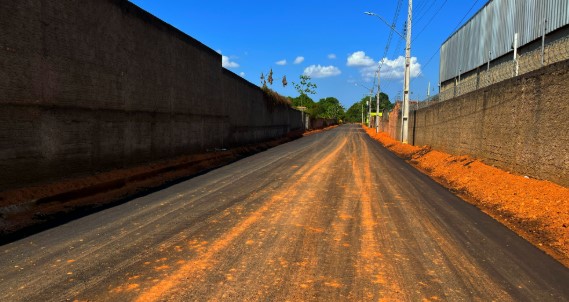 INFRAESTRUTURA: Após quase 30 anos de espera, asfalto chega ao bairro Nova Esperança