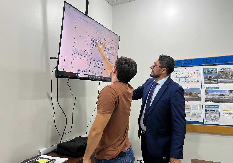 MÁRCIO PACELE: Vereador acompanha na SMCL fase final do projeto de novo refeitório em escola