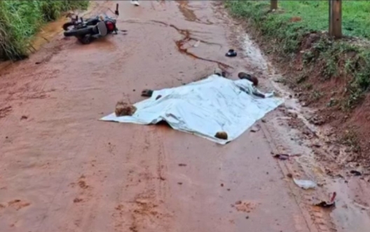 FRONTAL: Homem morre após colisão de frente entre motocicletas em estrada de Rondônia