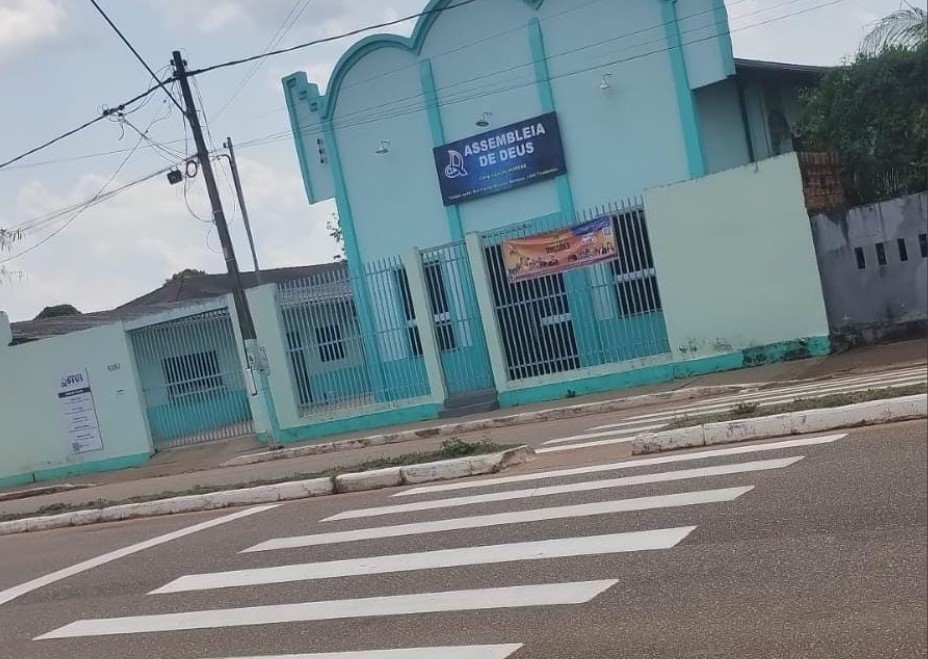 JÚNIOR QUEIROZ: Semtran realiza sinalização de faixa de pedestres na Av. José Vieira Caúla