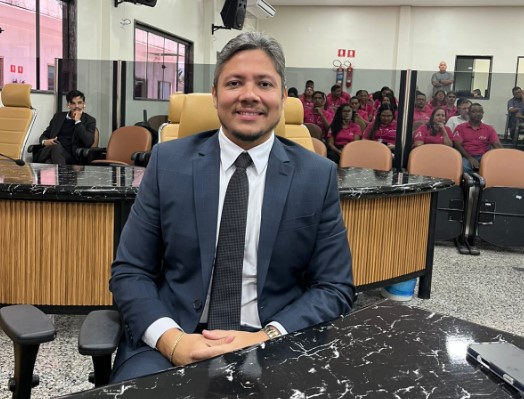 ZÉ PAROCA: Vereador atua com destaque em sessão extraordinária da câmara